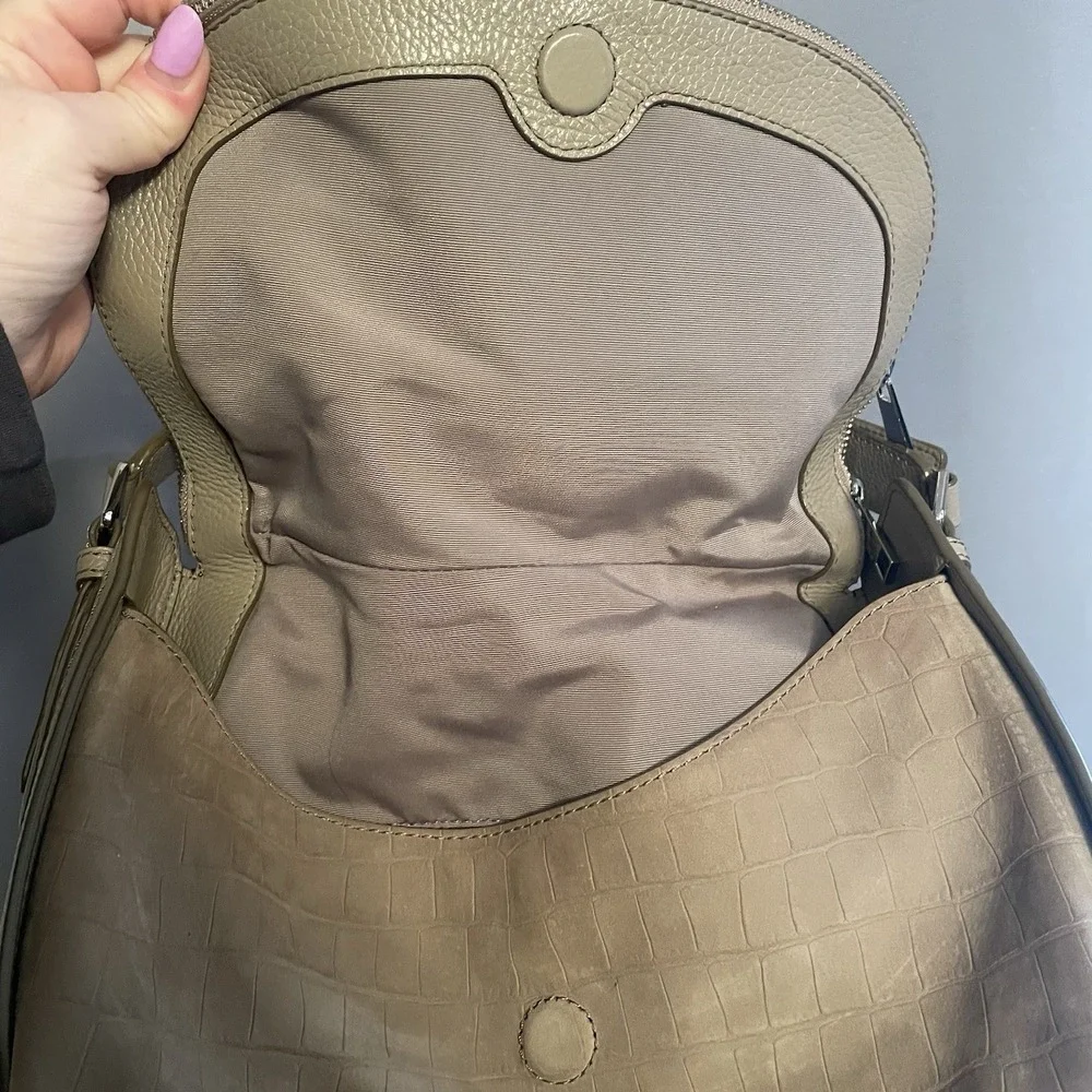 Marc Jacobs Hobo Shoulder Bag Greige Tan Purse Crocodile Embossed Leather